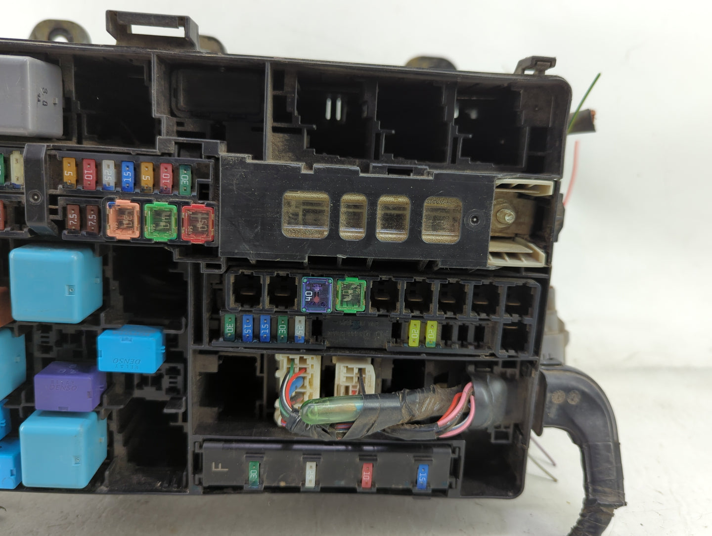 2012-2013 Toyota Tundra Fusebox Fuse Box Panel Relay Module P/N:82661-0C252 Fits Fits 2012 2013 OEM Used Auto Parts - Oemuse