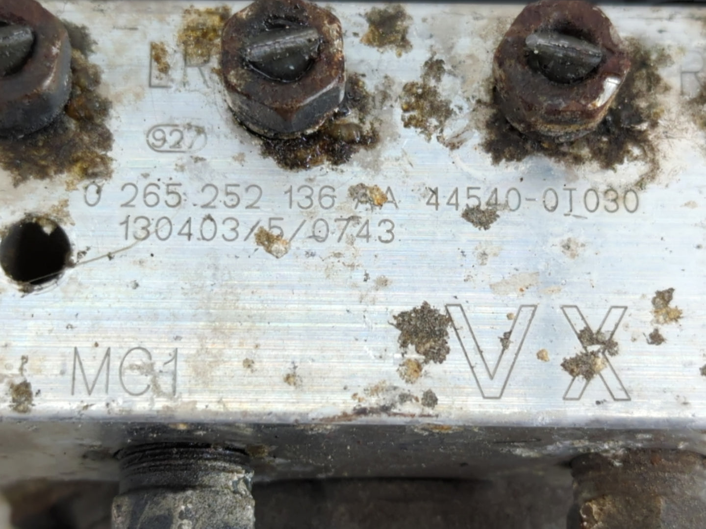 2013 Toyota Venza ABS Pump Control Module Replacement P/N:0 265 252 136 AA Fits OEM Used Auto Parts - Oemusedautoparts1.com