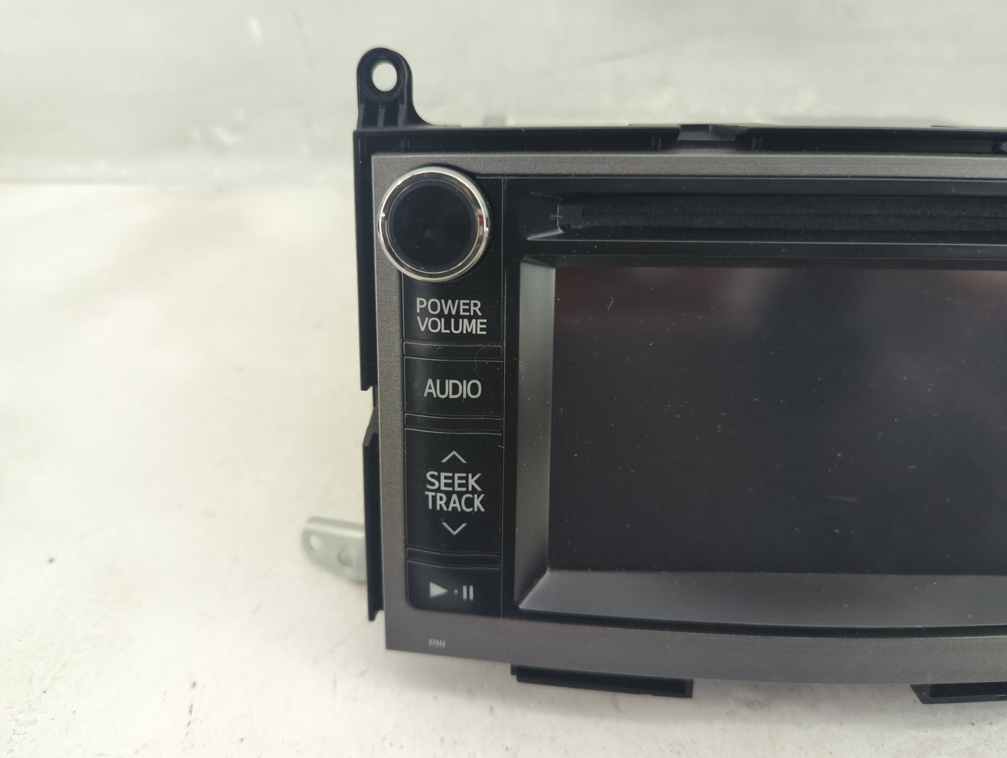 2013-2014 Toyota Venza Radio AM FM Cd Player Receiver Replacement P/N:86140-0T010 Fits Fits 2013 2014 OEM Used Auto Parts - 
