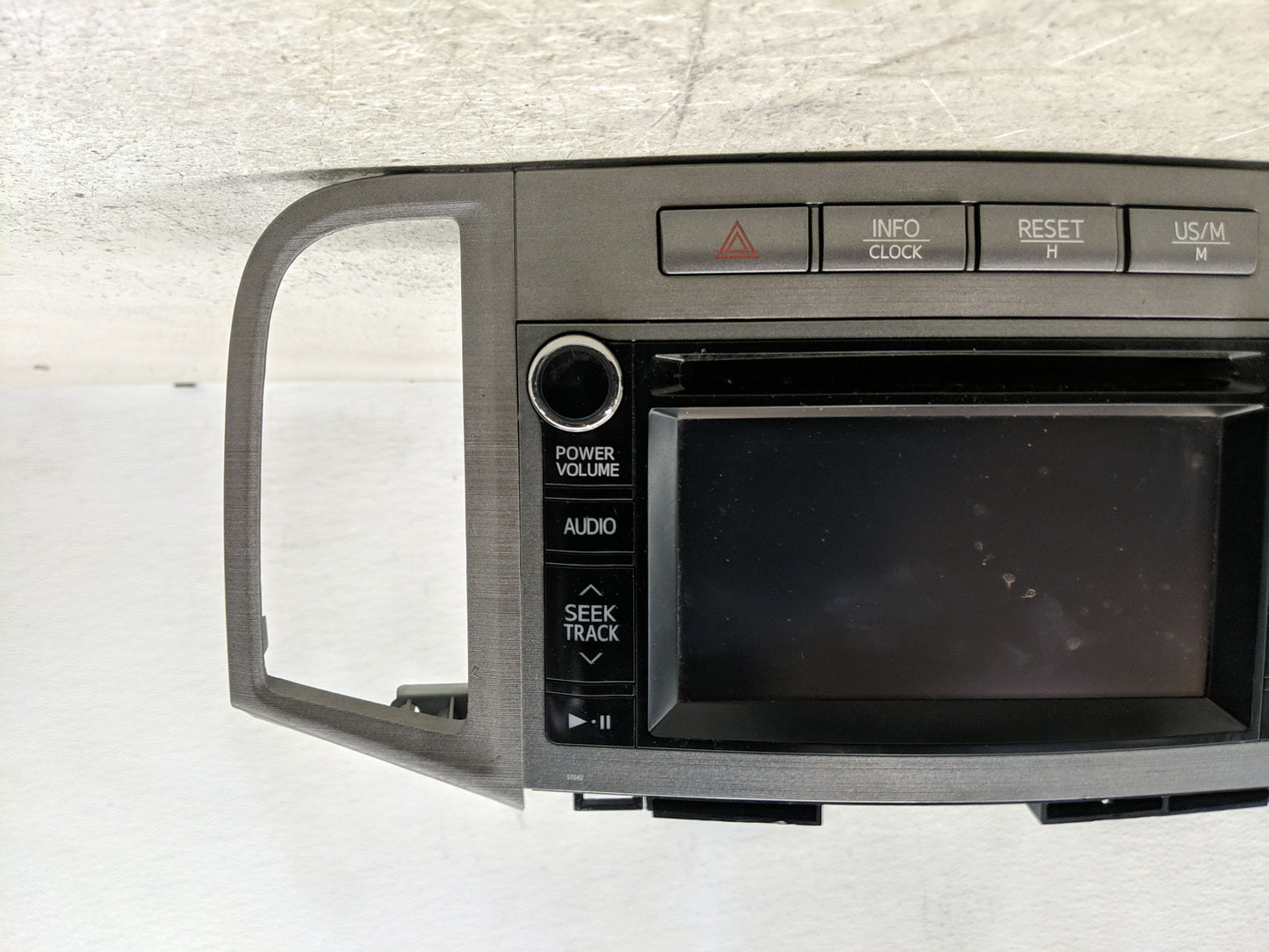 2013-2014 Toyota Venza Radio AM FM Cd Player Receiver Replacement Fits Fits 2013 2014 OEM Used Auto Parts - Oemusedautoparts