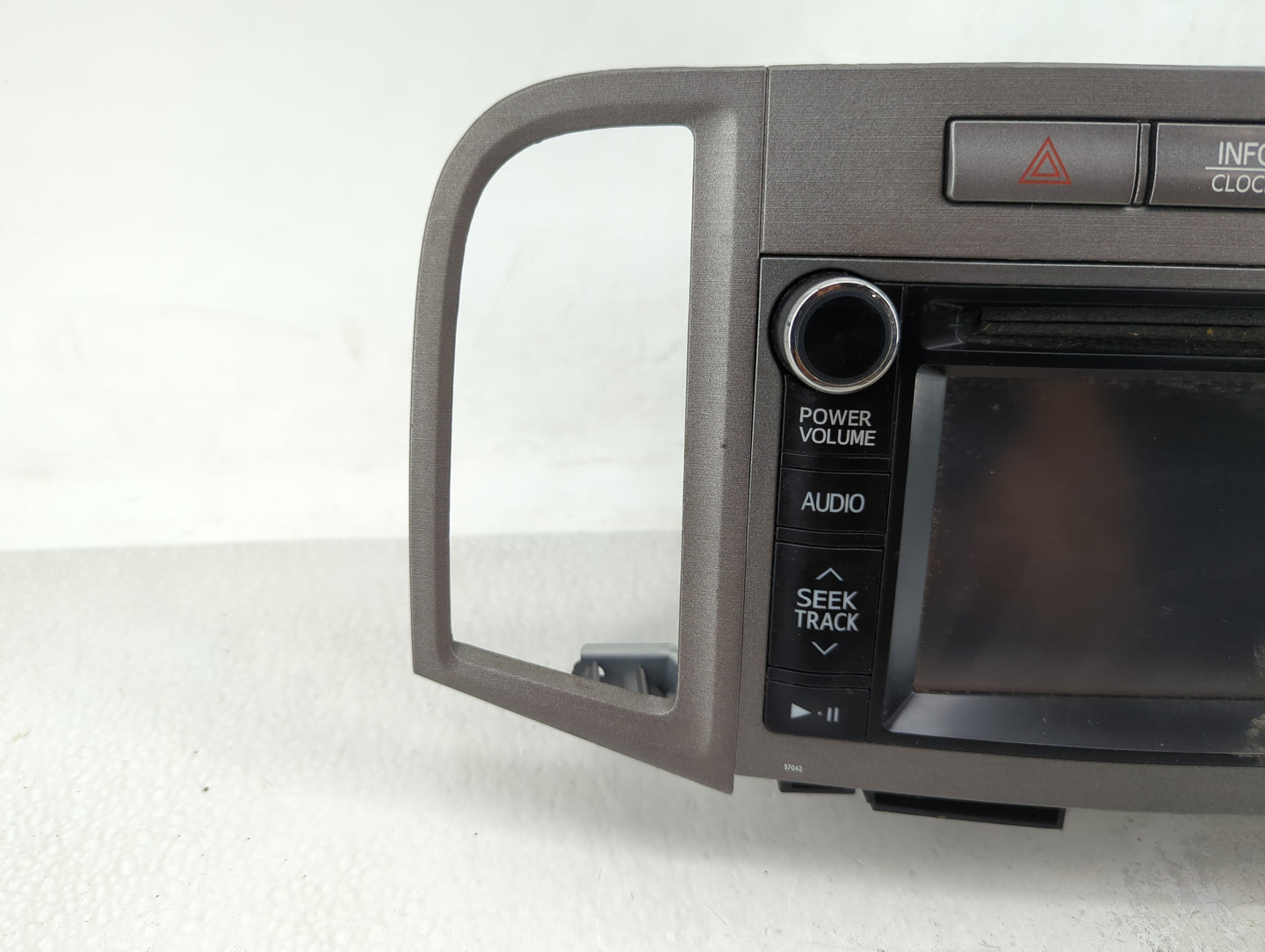 2013-2014 Toyota Venza Radio AM FM Cd Player Receiver Replacement P/N:86140-0T010 CV-VS82E14D Fits Fits 2013 2014 OEM Used A