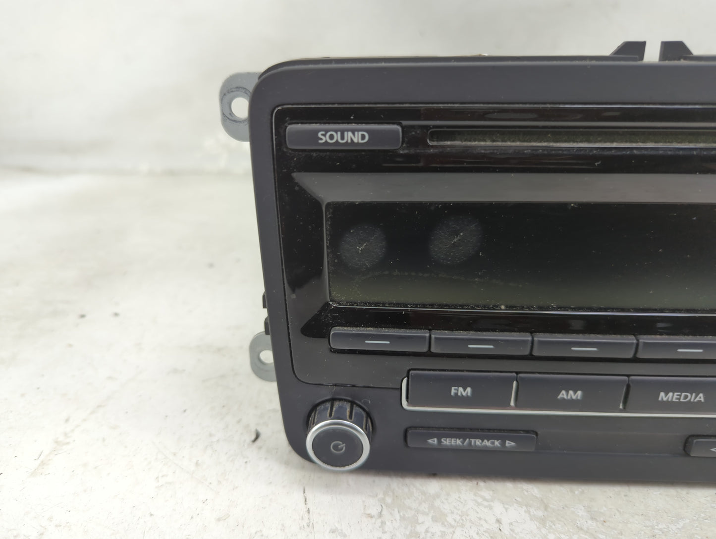 2012-2016 Volkswagen Beetle Radio AM FM Cd Player Receiver Replacement P/N:1K0035164D 28352655 Fits OEM Used Auto Parts - Oe
