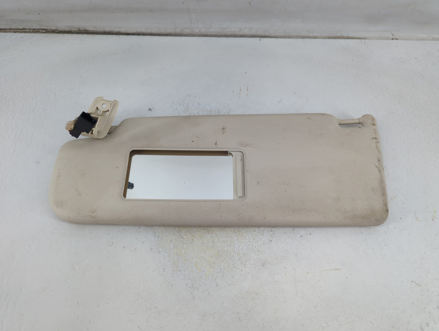 2009-2017 Volkswagen Cc Sun Visor Shade Replacement Driver Left Mirror Fits OEM Used Auto Parts - Oemusedautoparts1.com