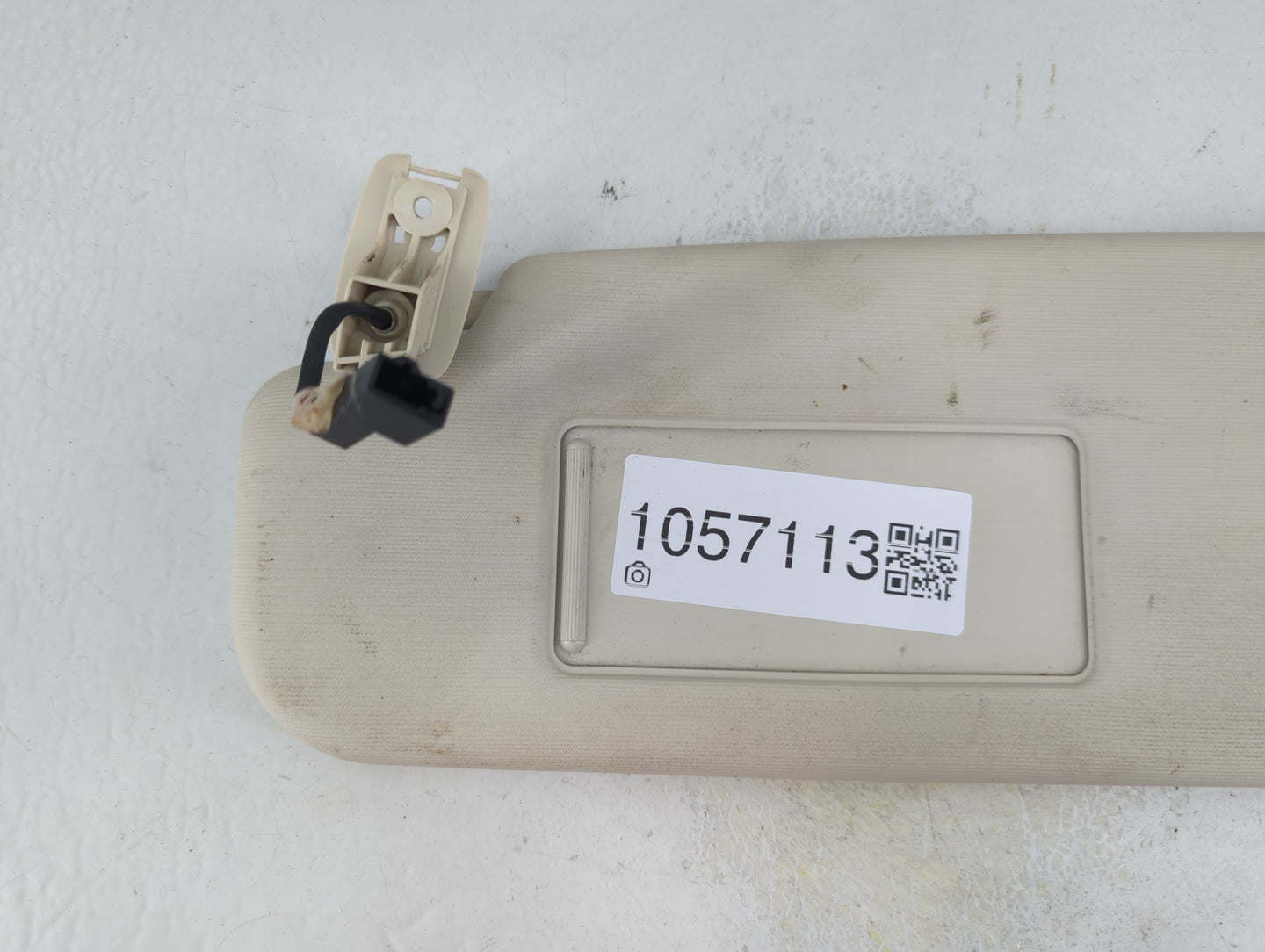 2009-2017 Volkswagen Cc Sun Visor Shade Replacement Driver Left Mirror Fits OEM Used Auto Parts - Oemusedautoparts1.com