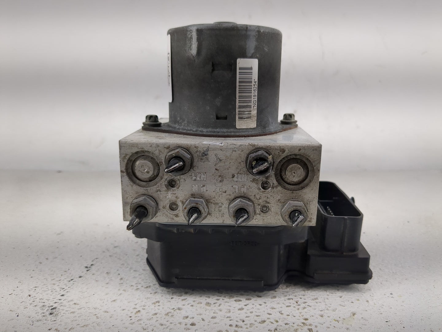 2011-2017 Volkswagen Cc ABS Pump Control Module Replacement P/N:17618980-B 54085620Z Fits Fits 2011 2012 2013 2014 2015 2016