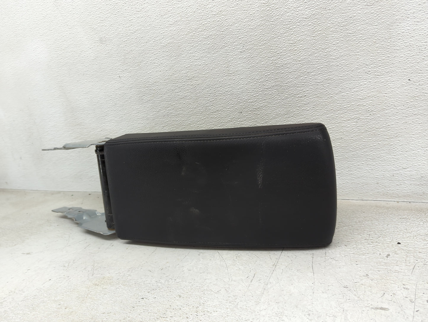 2013 Volkswagen Cc Center Console Armrest Cover Lid Fits OEM Used Auto Parts - Oemusedautoparts1.com