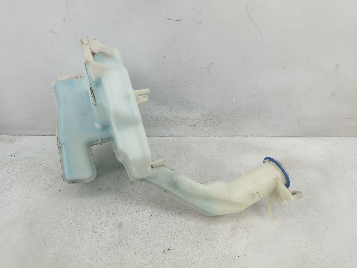2013-2017 Volkswagen Cc Windshield Washer Fluid Reservoir Bottle Oem - Oemusedautoparts1.com