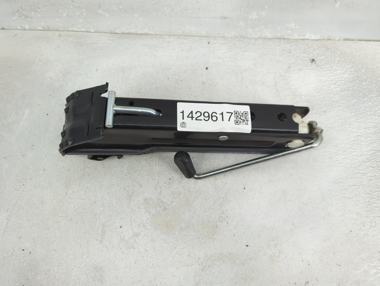 2013 Volkswagen Cc Spare Scissor Car Jack Black - Oemusedautoparts1.com