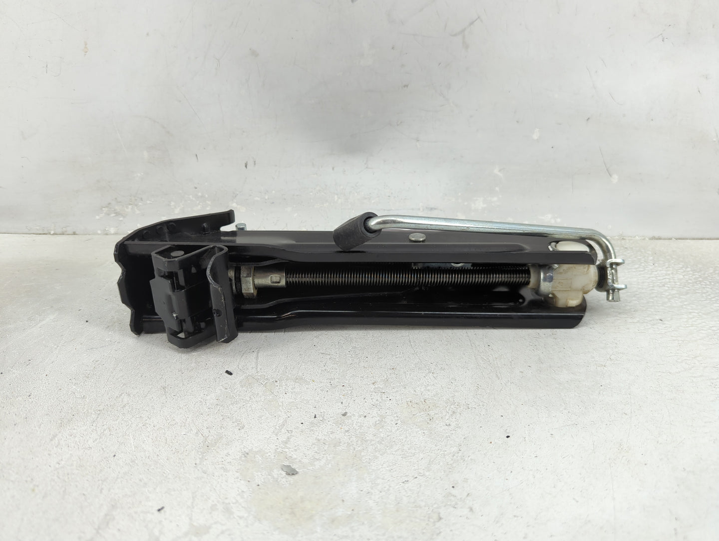 2013 Volkswagen Cc Spare Scissor Car Jack Black - Oemusedautoparts1.com