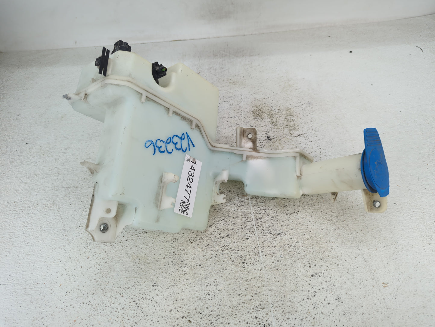 2013-2017 Volkswagen Cc Windshield Washer Fluid Reservoir Bottle 1432477 - Oemusedautoparts1.com