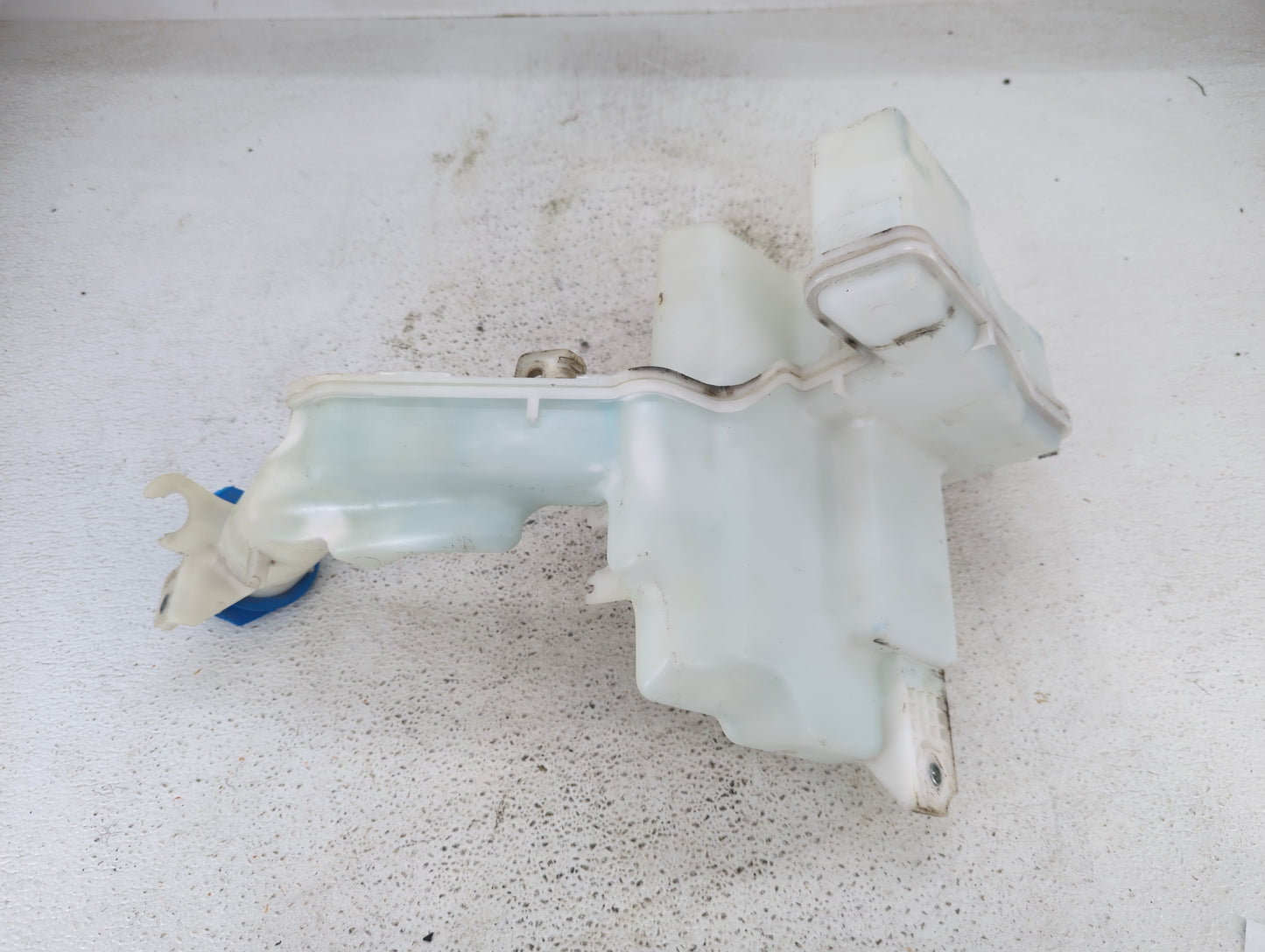 2013-2017 Volkswagen Cc Windshield Washer Fluid Reservoir Bottle 1432477 - Oemusedautoparts1.com
