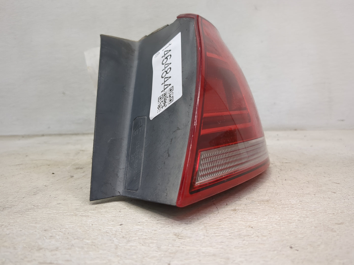 2013-2017 Volkswagen Cc Tail Light Assembly Passenger Right OEM P/N:3C8945208AA Fits Fits 2013 2014 2015 2016 2017 OEM Used 