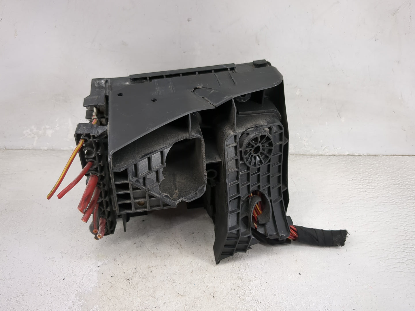 2013-2017 Volkswagen Cc Fusebox Fuse Box Panel Relay Module P/N:3C0937125A 6359-5743 Fits OEM Used Auto Parts - Oemusedautop