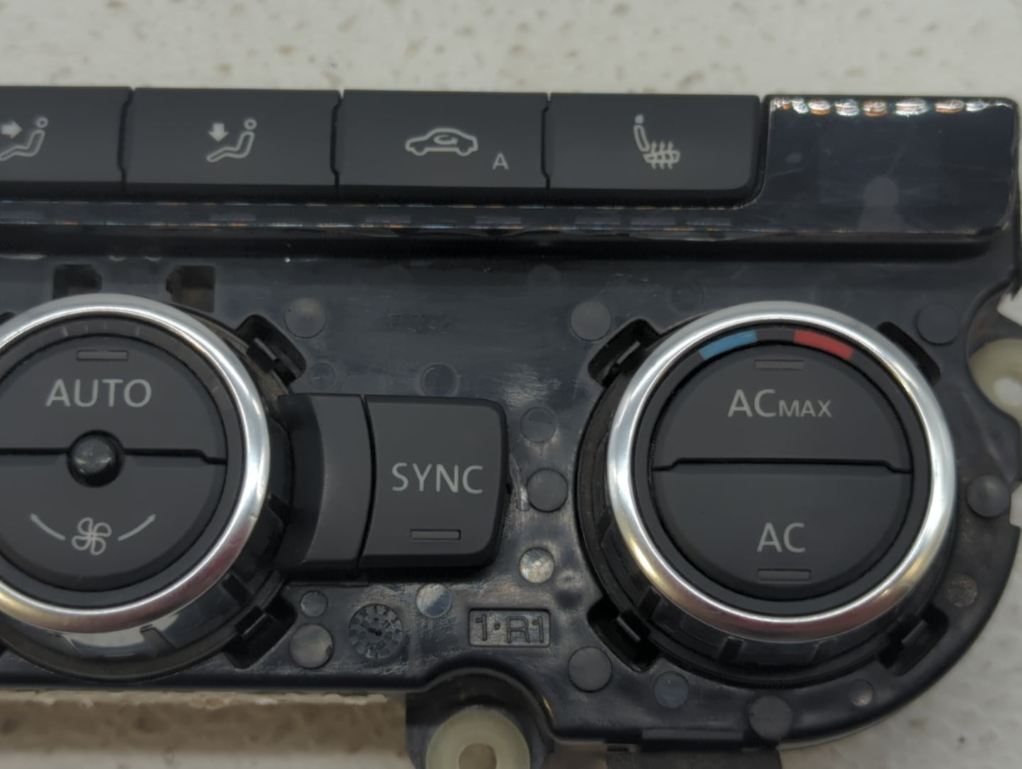 2013 Volkswagen Cc Climate Control Module Temperature AC/Heater Replacement P/N:3AA907044J 3AA907044C Fits OEM Used Auto Par