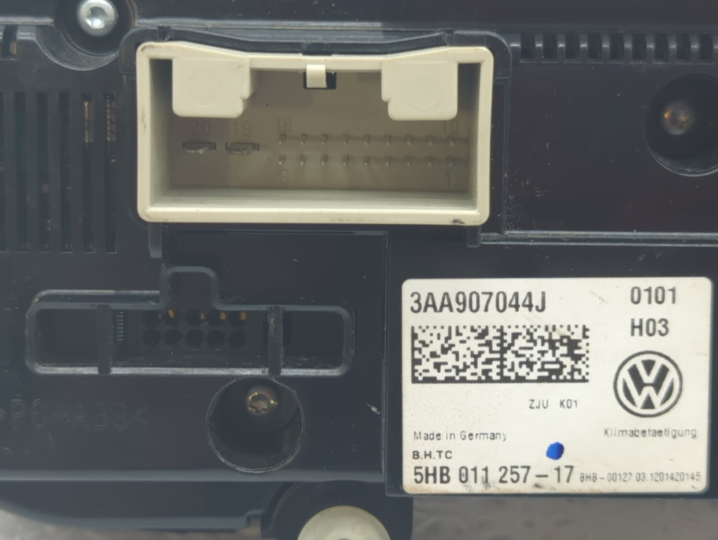 2013 Volkswagen Cc Climate Control Module Temperature AC/Heater Replacement P/N:3AA907044J 3AA907044C Fits OEM Used Auto Par