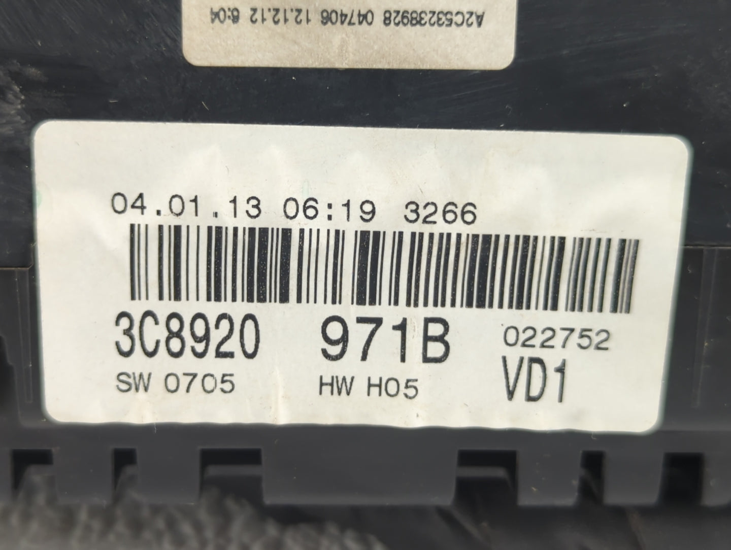 2013 Volkswagen Cc Instrument Cluster Speedometer Gauges P/N:3C8920 971B Fits OEM Used Auto Parts - Oemusedautoparts1.com
