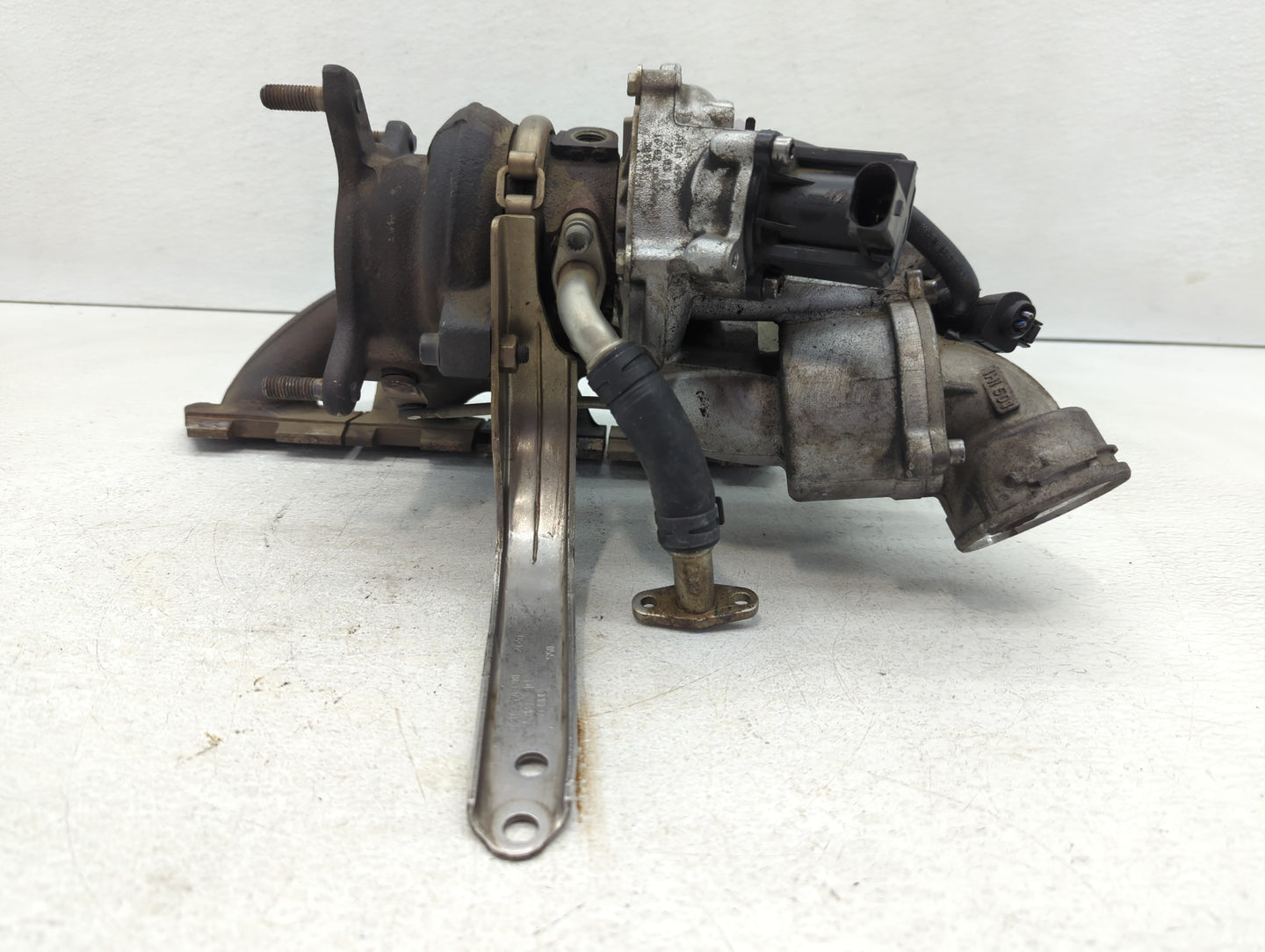 2017-2017 Volkswagen Cc Turbocharger Exhaust Manifold With Turbo Charger - Oemusedautoparts1.com