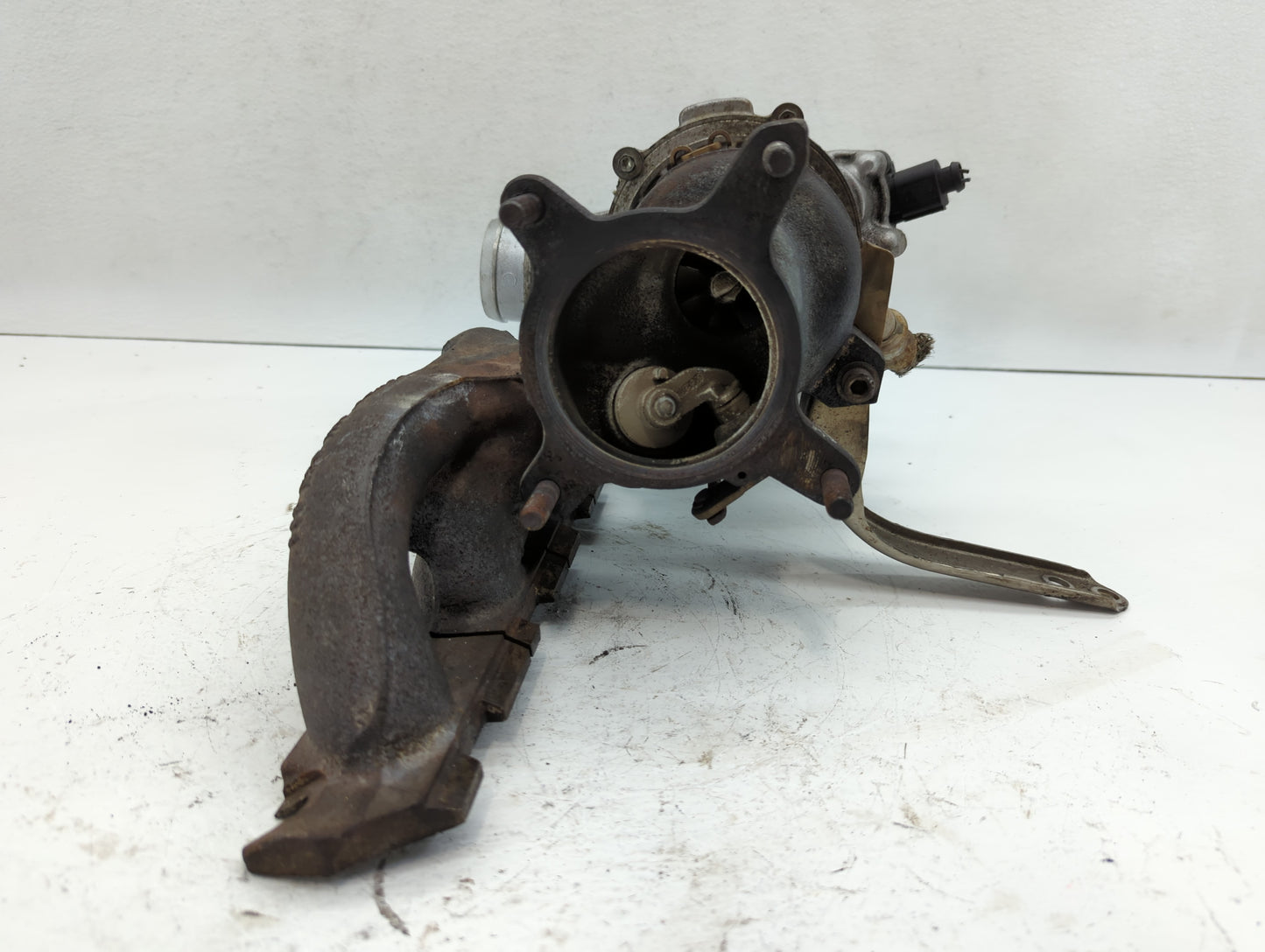 2017-2017 Volkswagen Cc Turbocharger Exhaust Manifold With Turbo Charger - Oemusedautoparts1.com