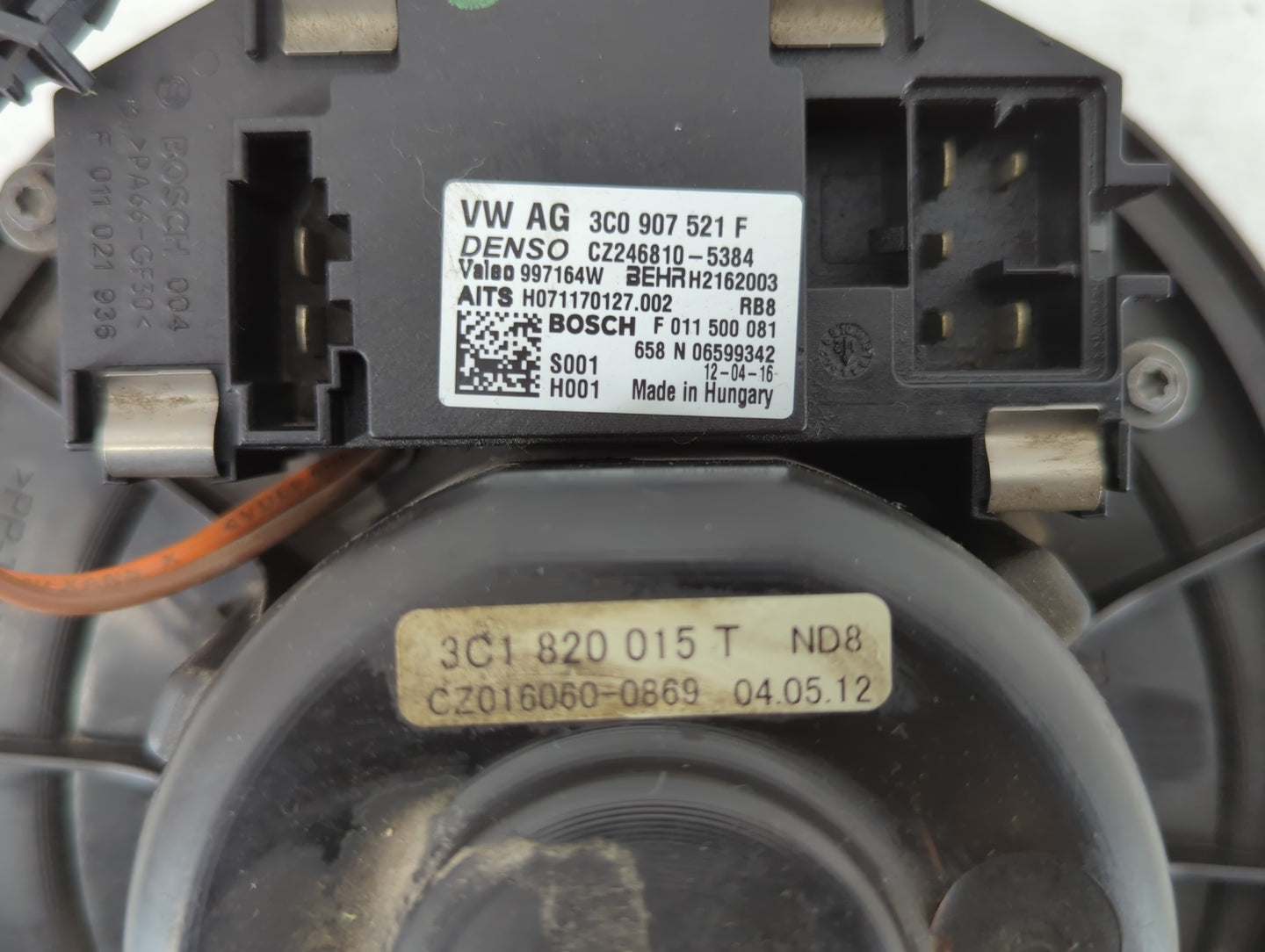 2013-2017 Volkswagen Cc Heater AC Blower Motor P/N:3C1 820 015 T CZ246810-5384 Fits Fits 2013 2014 2015 2016 2017 2018 OEM U