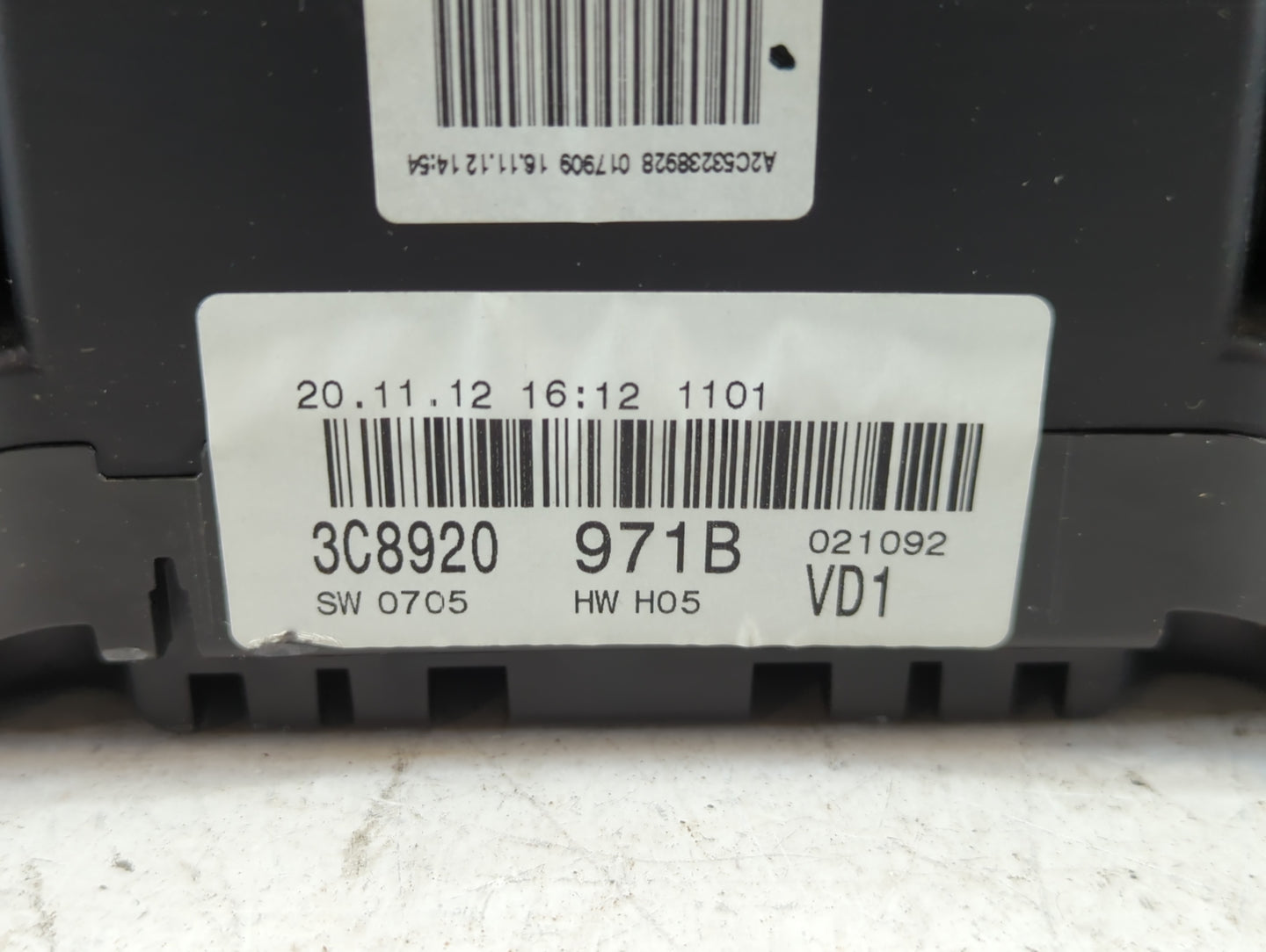 2013 Volkswagen Cc Instrument Cluster Speedometer Gauges P/N:3C8920 971B 019442, A2C36024700 Miles: Fits OEM Used Auto Parts
