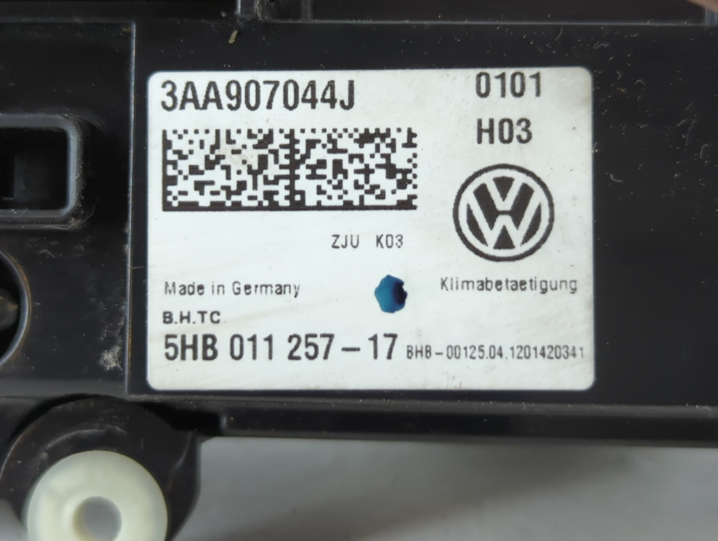 2013 Volkswagen Cc Climate Control Module Temperature AC/Heater Replacement P/N:3AA907044J Fits OEM Used Auto Parts - Oemuse