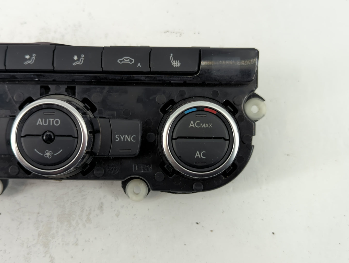 2013 Volkswagen Cc Climate Control Module Temperature AC/Heater Replacement P/N:3AA907044J Fits OEM Used Auto Parts - Oemuse