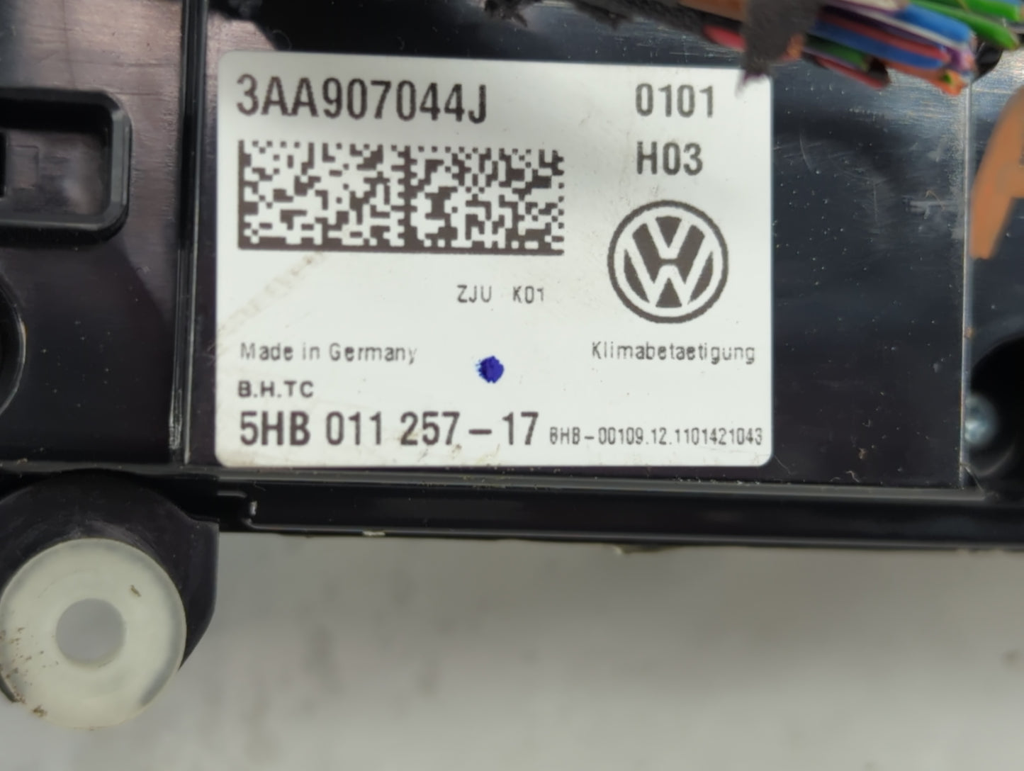 2013 Volkswagen Cc Climate Control Module Temperature AC/Heater Replacement P/N:3AA907044J Fits OEM Used Auto Parts - Oemuse