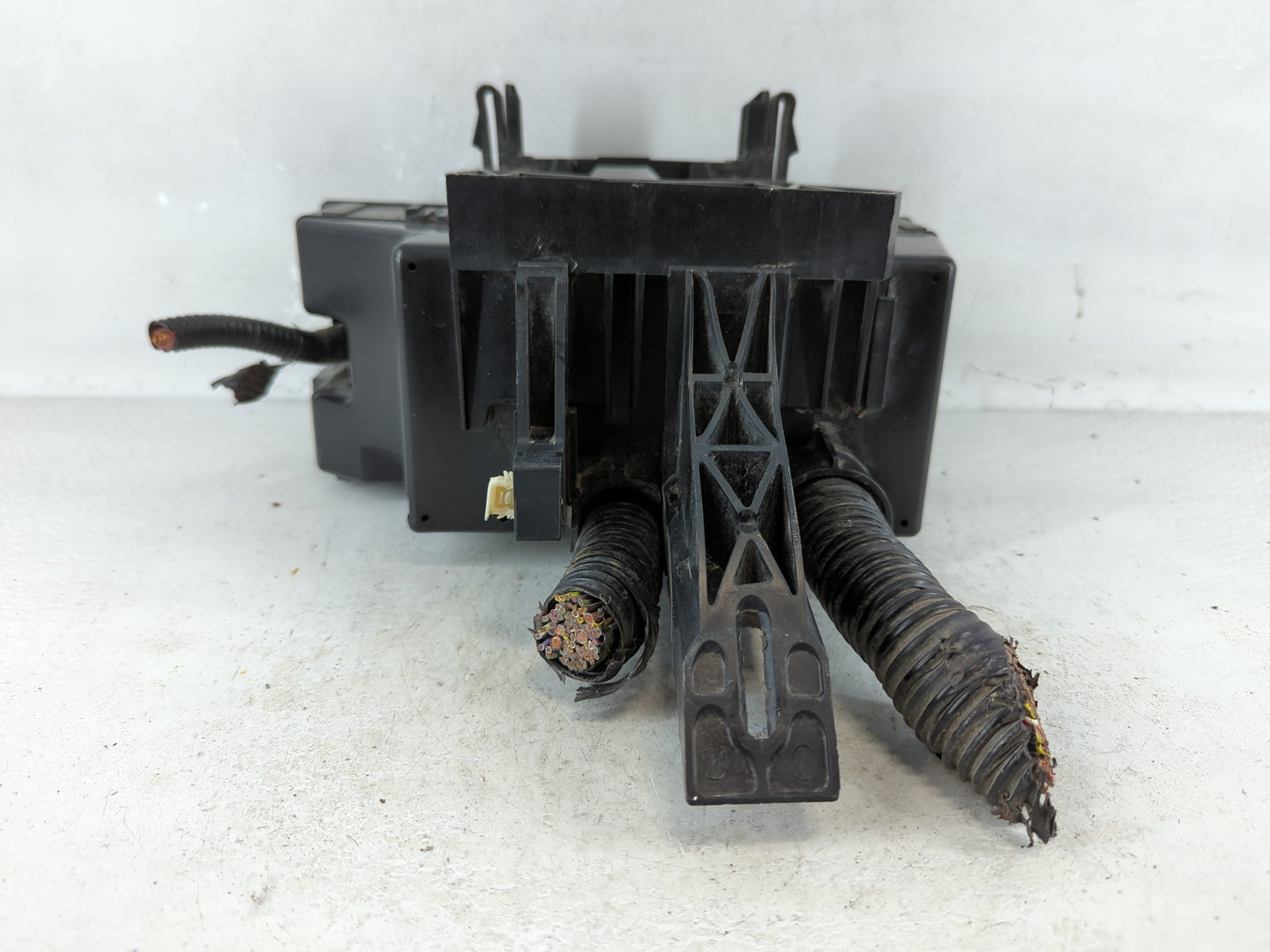2013-2017 Volkswagen Cc Fusebox Fuse Box Panel Relay Module P/N:CT4T-14290-LF Fits OEM Used Auto Parts - Oemusedautoparts1.c