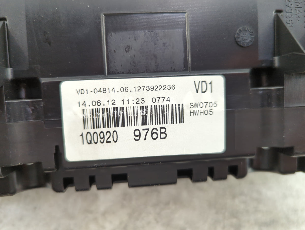 2013-2016 Volkswagen Eos Instrument Cluster Speedometer Gauges P/N:1Q0920976B VD1-04814.06.1273922236 Miles: Fits OEM Used A