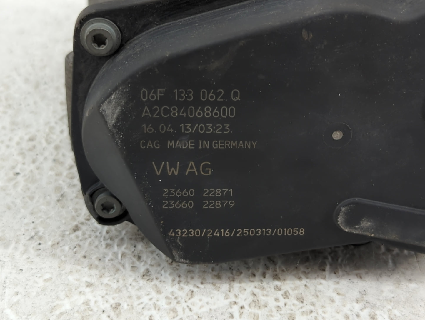 2007-2016 Volkswagen Eos Throttle Body P/N:06F 133 062 G 06F 133 062 Q Fits OEM Used Auto Parts - Oemusedautoparts1.com