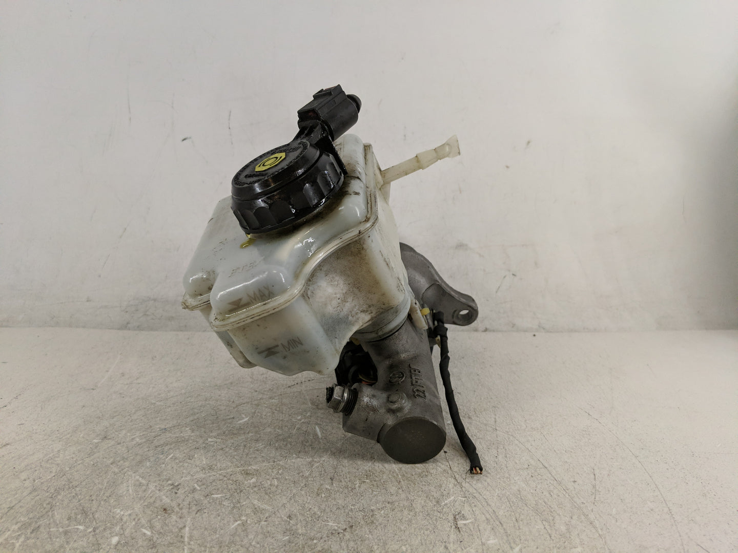 2009-2018 Volkswagen Jetta Brake Master Cylinder - Oemusedautoparts1.com