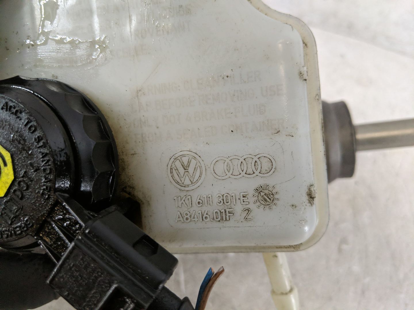 2009-2018 Volkswagen Jetta Brake Master Cylinder - Oemusedautoparts1.com
