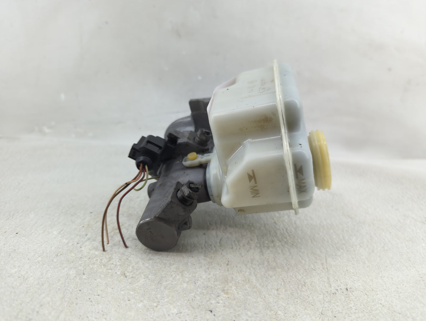 2009-2018 Volkswagen Jetta Brake Master Cylinder - Oemusedautoparts1.com
