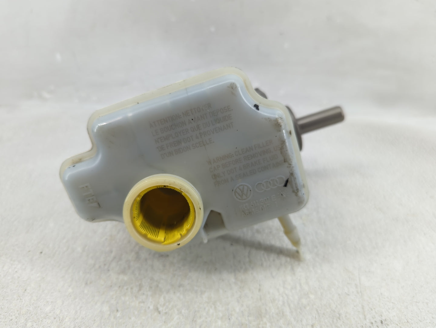2009-2018 Volkswagen Jetta Brake Master Cylinder - Oemusedautoparts1.com