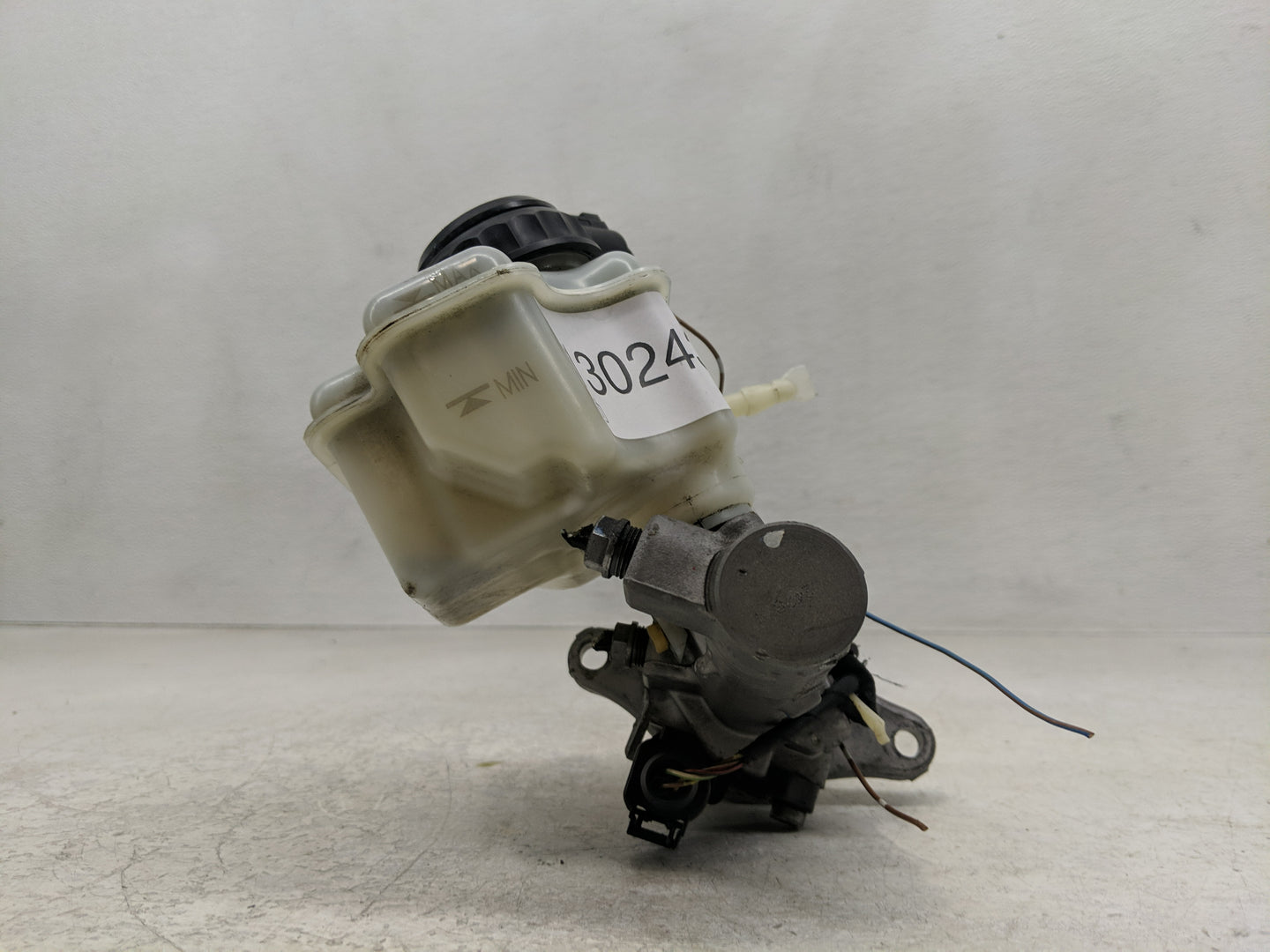 2009-2018 Volkswagen Jetta Brake Master Cylinder - Oemusedautoparts1.com