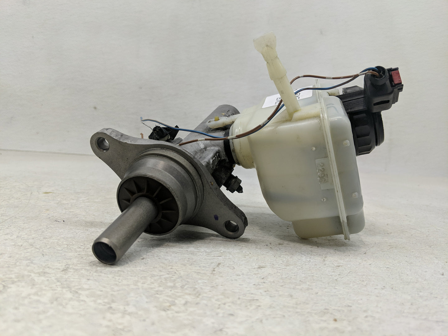2009-2018 Volkswagen Jetta Brake Master Cylinder - Oemusedautoparts1.com
