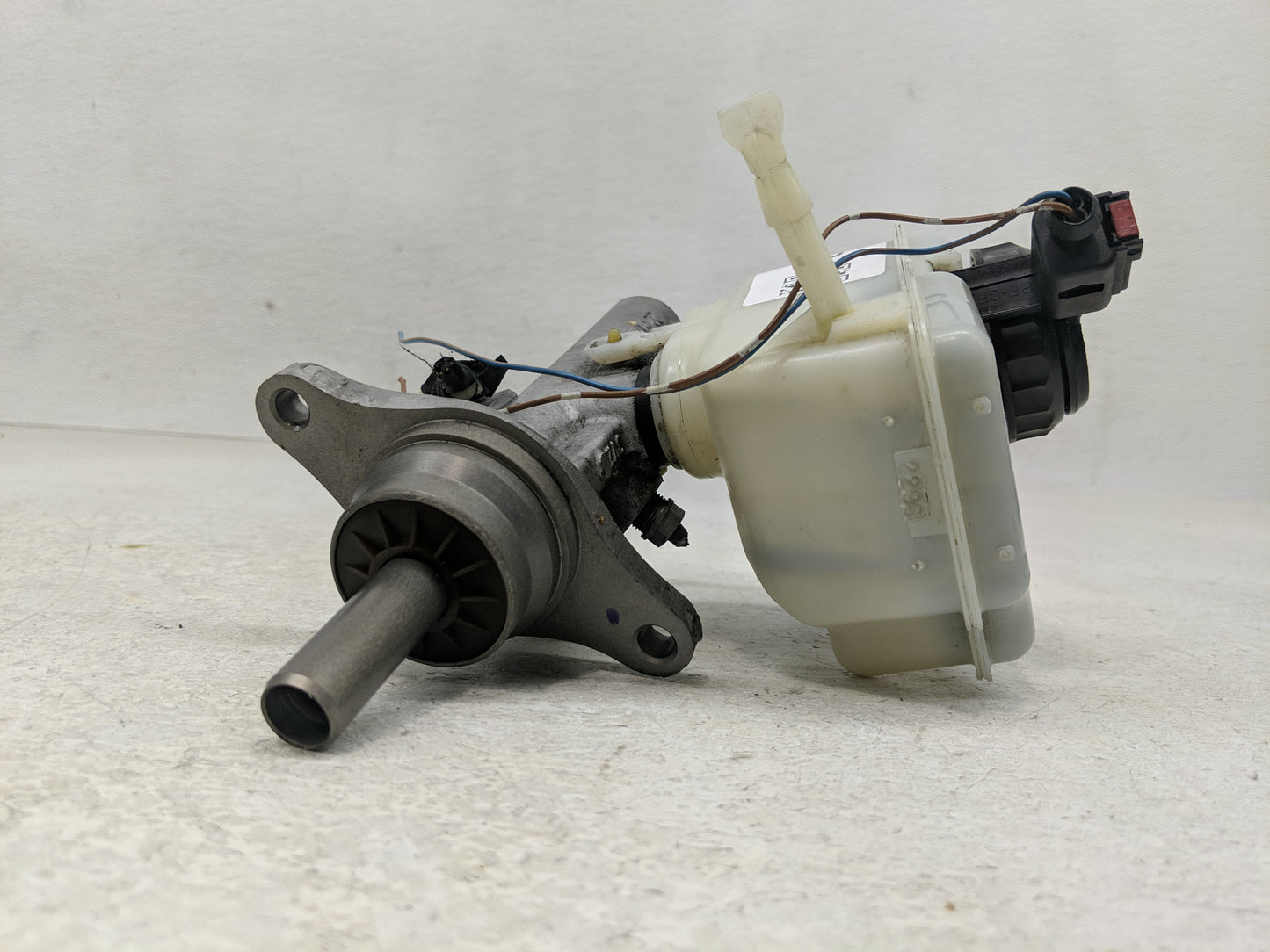 2009-2018 Volkswagen Jetta Brake Master Cylinder - Oemusedautoparts1.com
