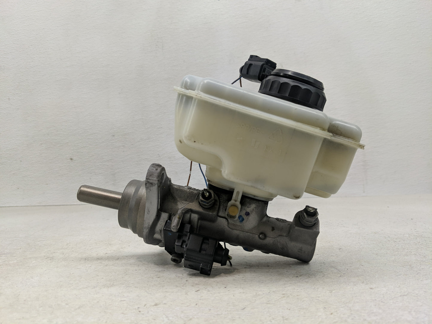 2009-2018 Volkswagen Jetta Brake Master Cylinder - Oemusedautoparts1.com