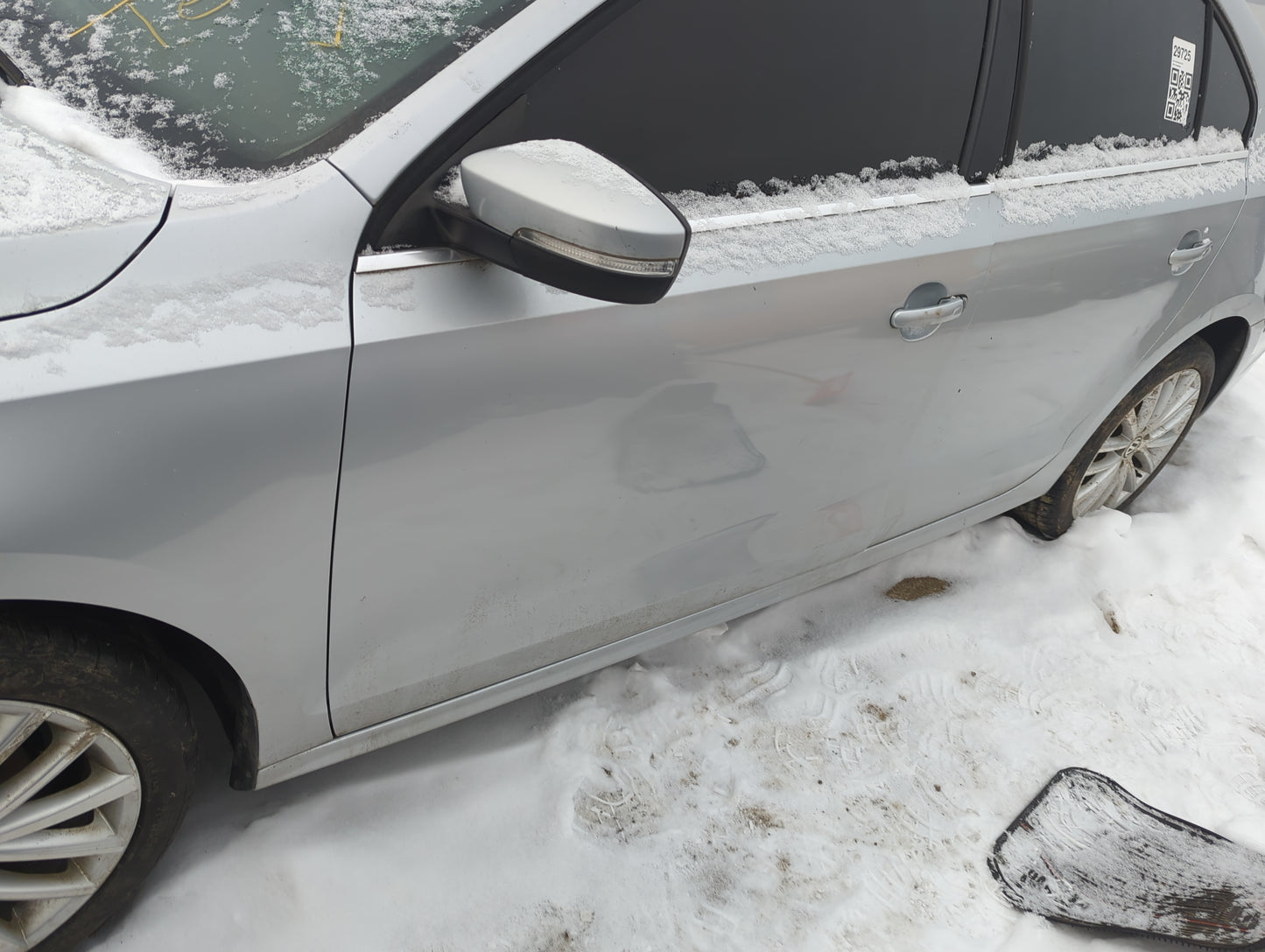 2011-2018 Volkswagen Jetta Driver Front Door Oem 1353547 - Oemusedautoparts1.com