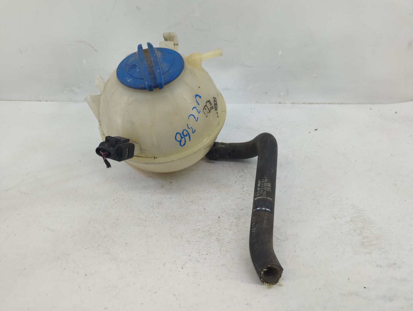 2005 Volkswagen Jetta Radiator Coolant Overflow Expansion Tank Bottle 1369145 - Oemusedautoparts1.com