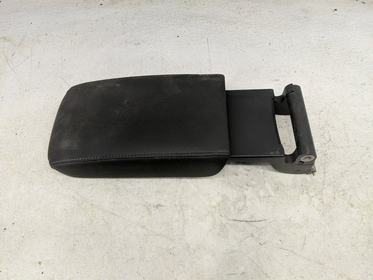 2013 Volkswagen Jetta Center Console Armrest Cover Lid Fits OEM Used Auto Parts - Oemusedautoparts1.com
