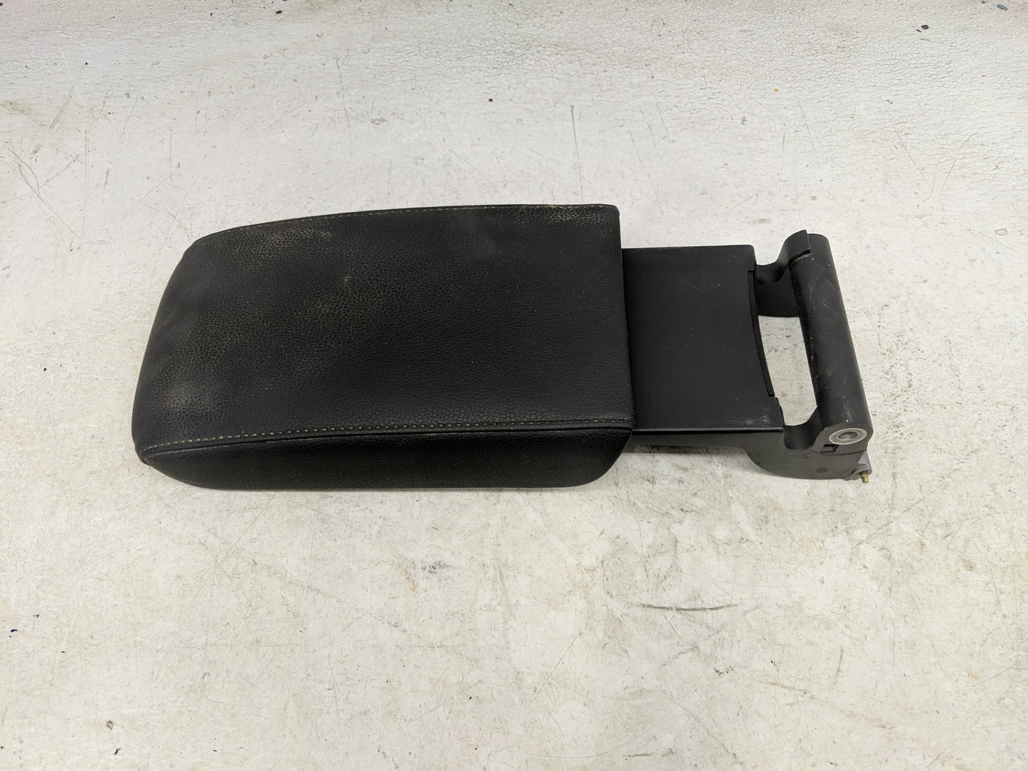 2013 Volkswagen Jetta Center Console Armrest Cover Lid Fits OEM Used Auto Parts - Oemusedautoparts1.com