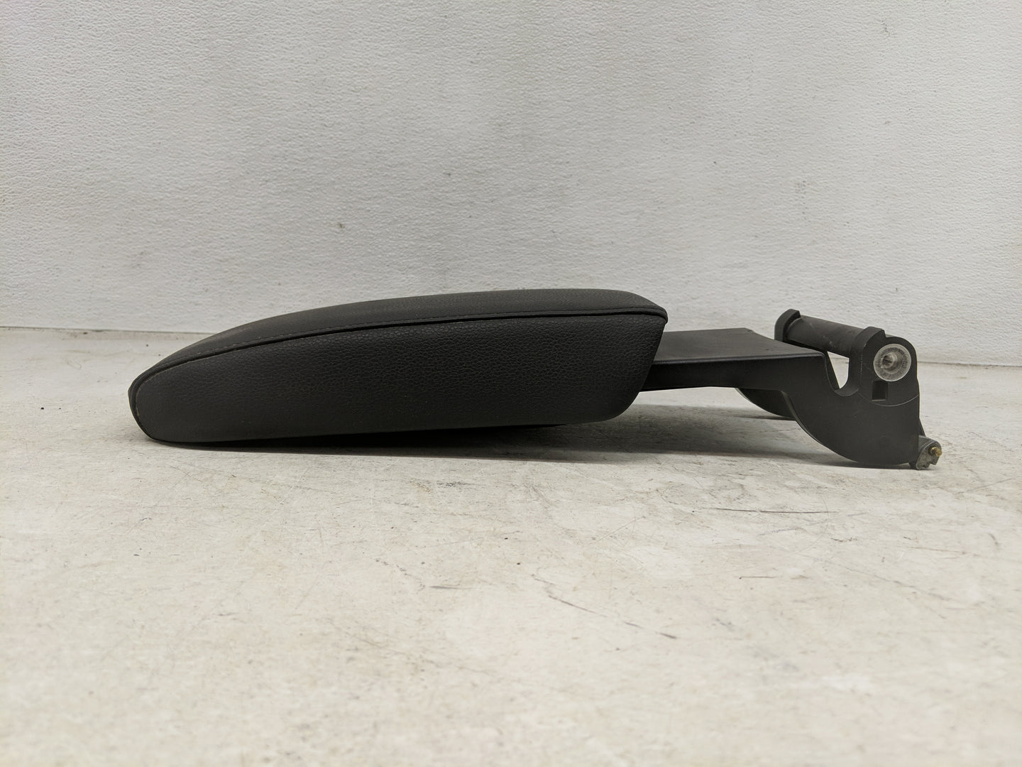 2013 Volkswagen Jetta Center Console Armrest Cover Lid Fits OEM Used Auto Parts - Oemusedautoparts1.com