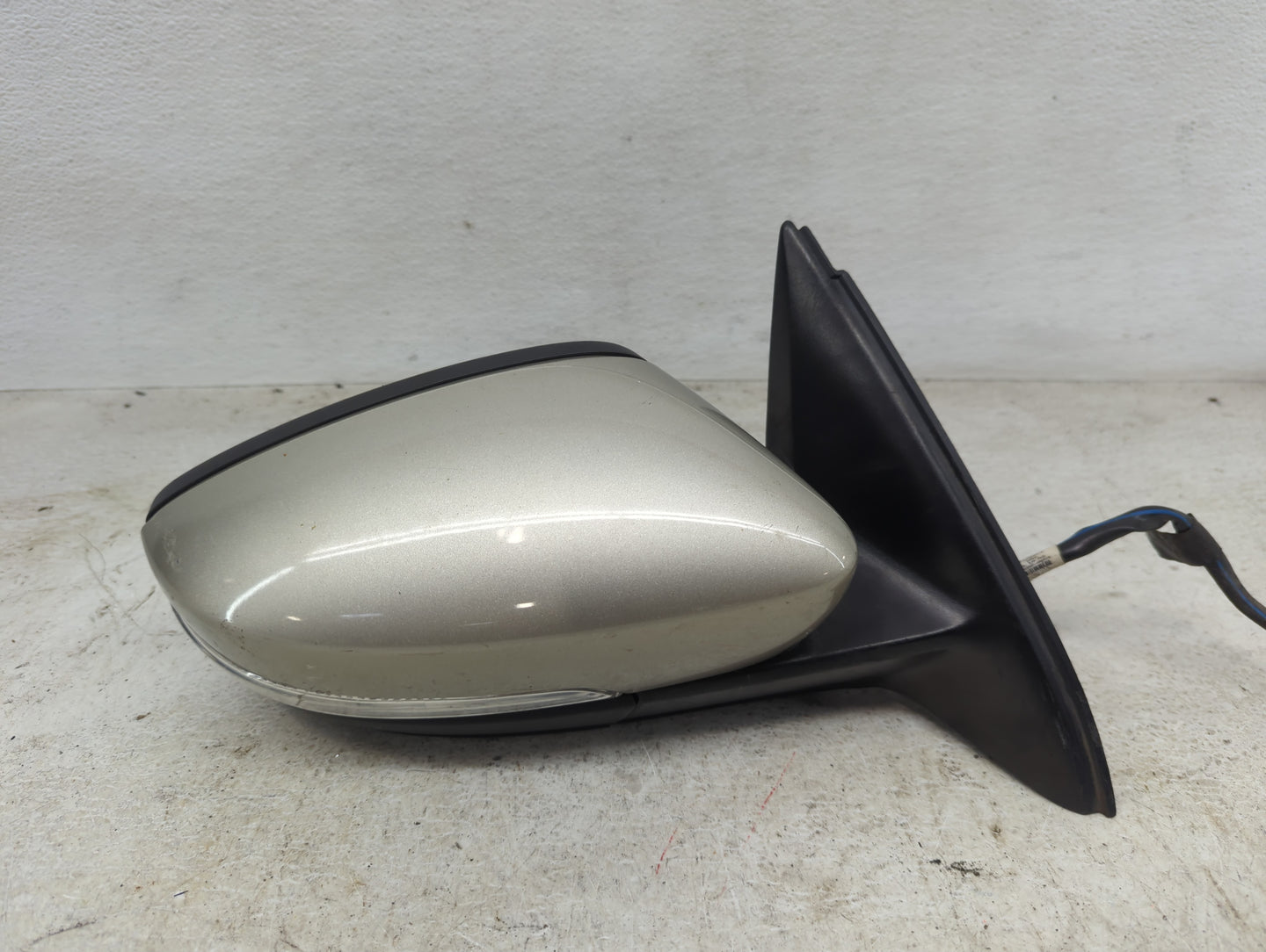2011-2016 Volkswagen Jetta Passenger Side View Mirror - Right Door Mirror OEM Used - Oemusedautoparts1.com