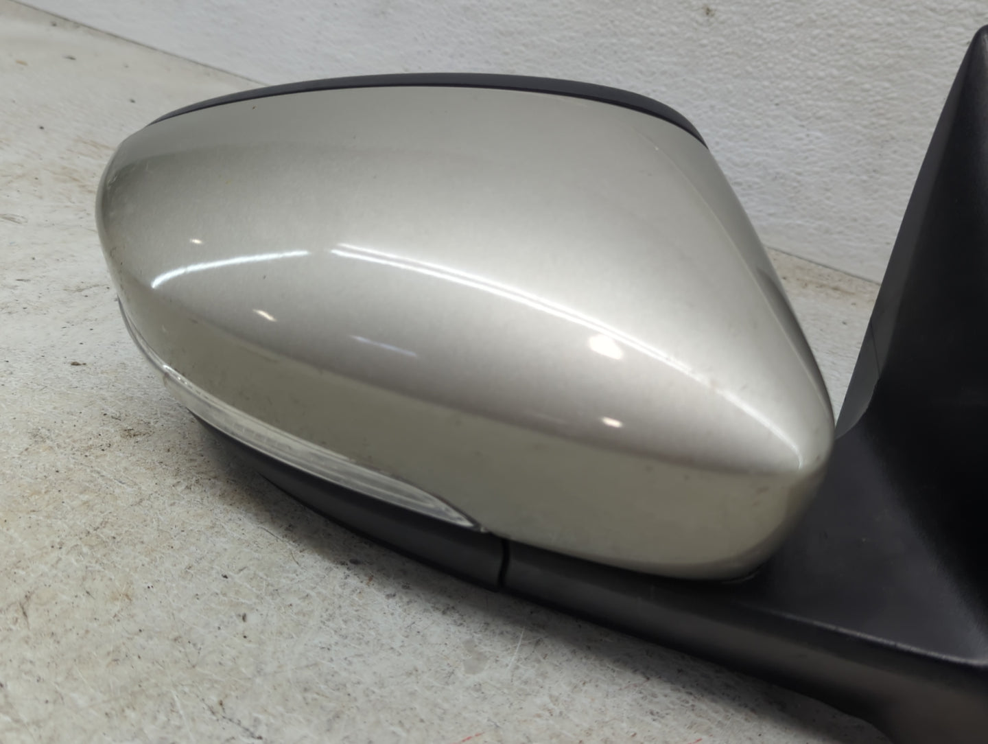2011-2016 Volkswagen Jetta Passenger Side View Mirror - Right Door Mirror OEM Used - Oemusedautoparts1.com