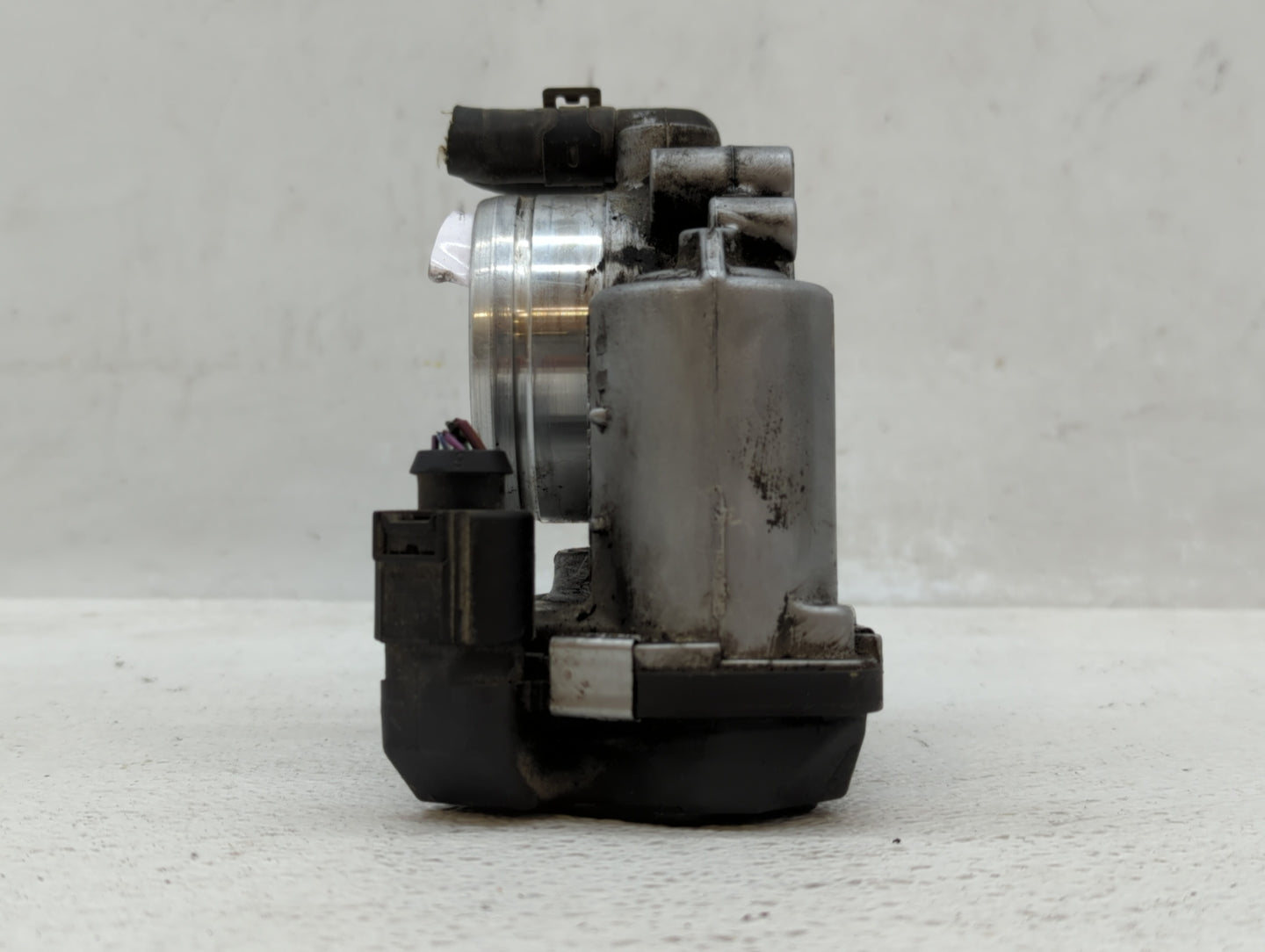2011-2016 Volkswagen Jetta Throttle Body P/N:06G 133 062 J Fits Fits 2011 2012 2013 2014 2015 2016 OEM Used Auto Parts - Oem