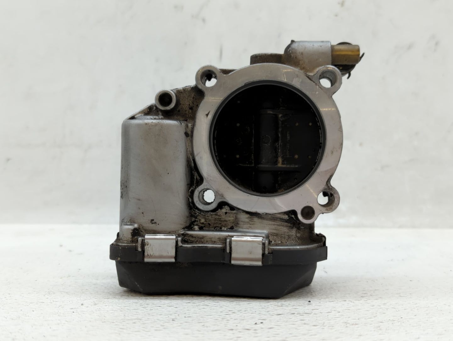 2011-2016 Volkswagen Jetta Throttle Body P/N:06G 133 062 J Fits Fits 2011 2012 2013 2014 2015 2016 OEM Used Auto Parts - Oem