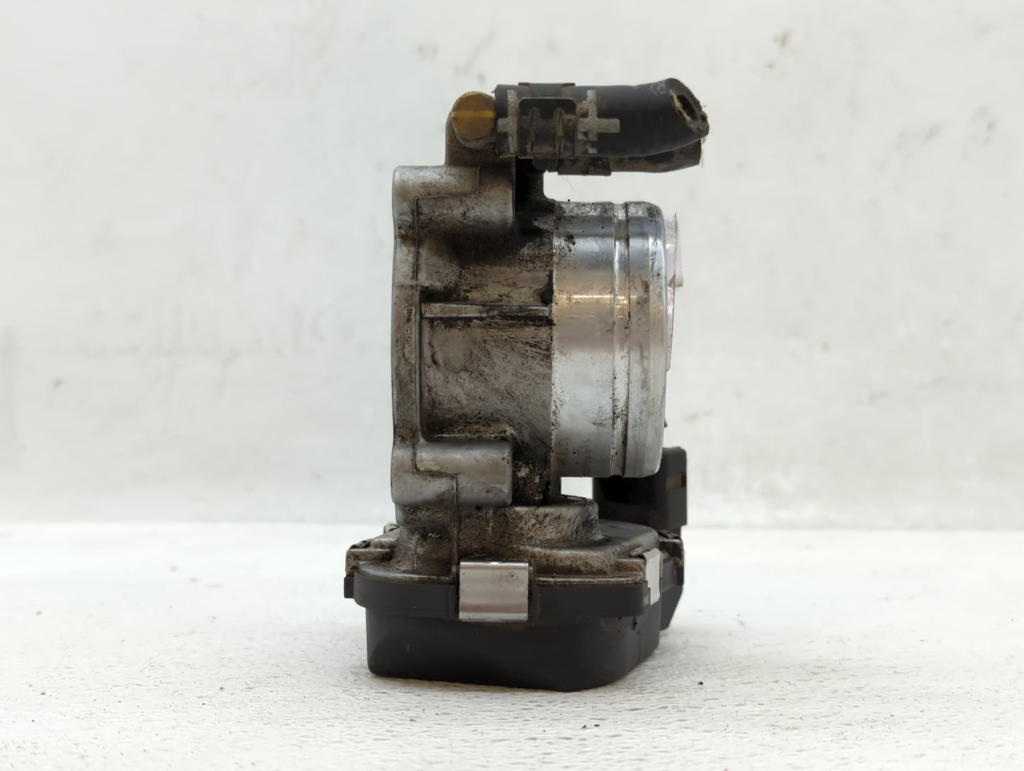 2011-2016 Volkswagen Jetta Throttle Body P/N:06G 133 062 J Fits Fits 2011 2012 2013 2014 2015 2016 OEM Used Auto Parts - Oem