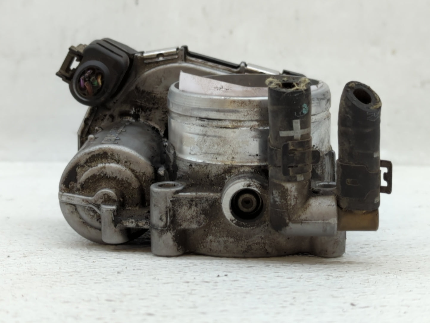 2011-2016 Volkswagen Jetta Throttle Body P/N:06G 133 062 J Fits Fits 2011 2012 2013 2014 2015 2016 OEM Used Auto Parts - Oem
