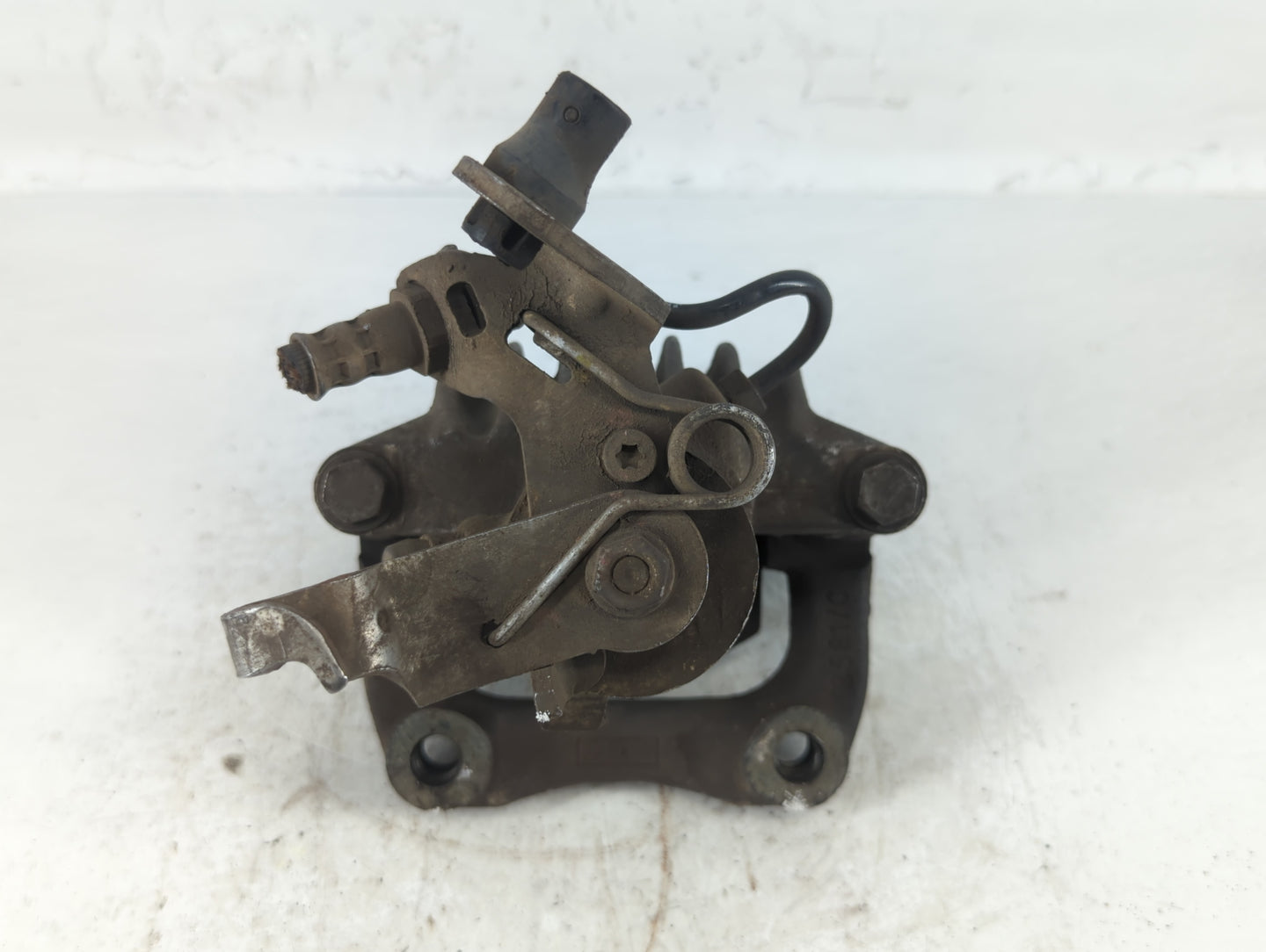 2013-2018 Volkswagen Jetta Front Driver Left Brake Caliper - Oemusedautoparts1.com